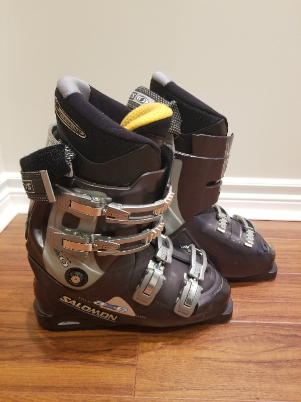 Salomon Performa 8 Ski Boots (Size 8-8.5) in Ski in Oakville / Halton Region - Image 2