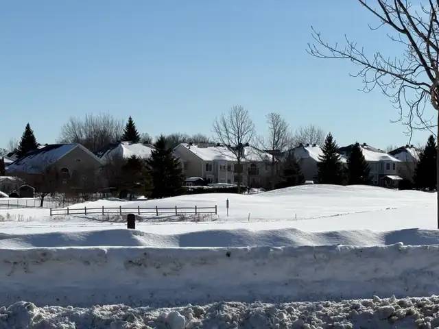 urgent all included  furnished room for rent female only