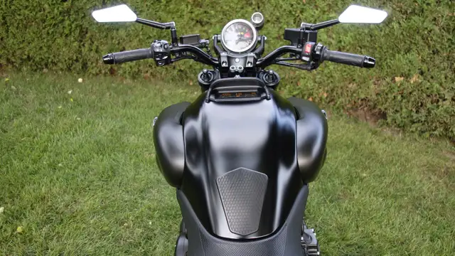 2019 Yamaha VMAX 1700 in Street, Cruisers & Choppers in Shawinigan - Image 8