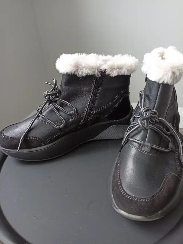 Brand new Jack Wolfskin windproof down women coat size S. +boots in Women's - Tops & Outerwear in Cambridge - Image 10