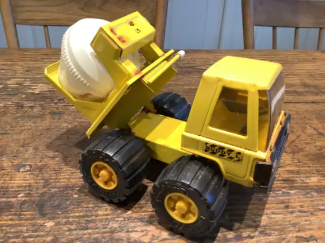 Vintage Buddy L. Yellow Cement Truck White Mixer in Toys & Games in Winnipeg - Image 7