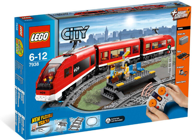 LEGO 7938 PASSANGER TRAIN , NEW, 2010 dans Jouets et jeux  à Ville de Montréal