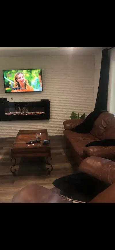 Cet ensemble divan et fauteuil en cuir véritable est parfait pour ajouter une touche d'élégance et d...