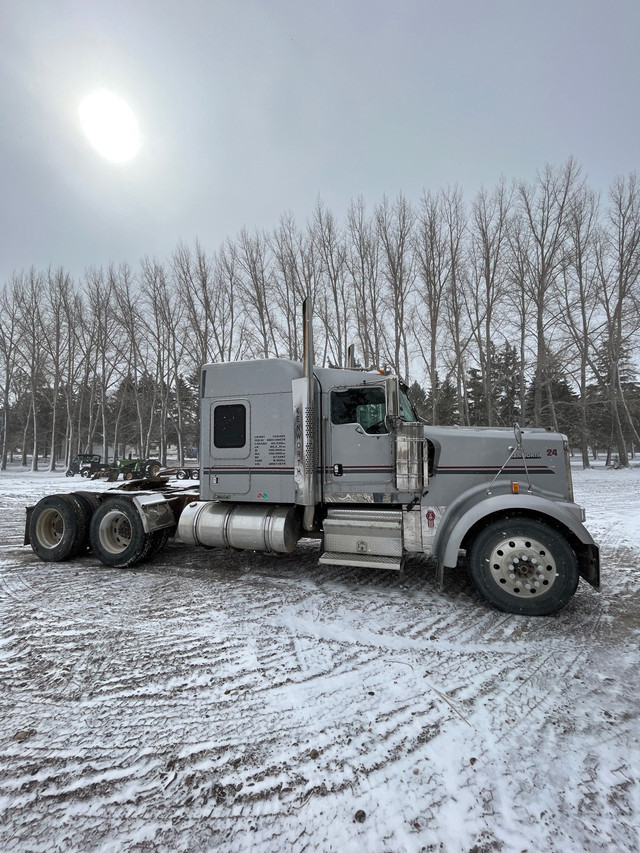 REDUCED!! KENWORTH W900L C15 CAT 6NZ 18 Spd LOW RISE in Heavy Trucks in Saskatoon - Image 3