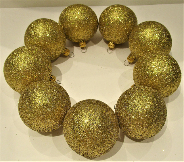 9 POLISH GOLD GLITTER GLASS HANGING ORNAMENTS, NOT USED in Arts & Collectibles in Hamilton