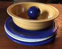 5 pieces of vintage unmarked Fiestaware