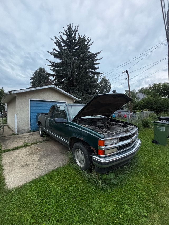 1998 CK 1500 pickup in Cars & Trucks in Edmonton - Image 2