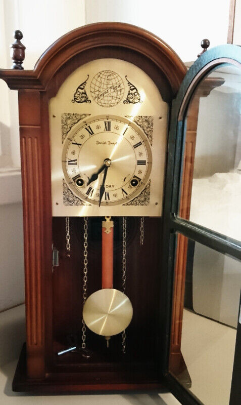 Vintage Daniel Dakota 31 Day Wind-Up Wall Clock in Arts & Collectibles in Oshawa / Durham Region - Image 3