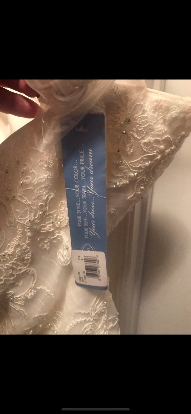 New Wedding Dress With Corset size in pic in Wedding in Annapolis Valley - Image 4