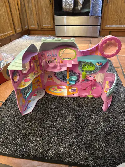 Littlest Pet Shop Tail Waggin Fitness Club, View more