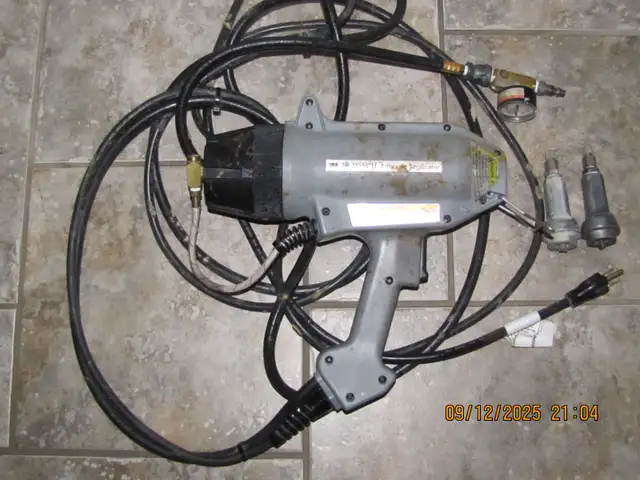 3M JET WELD 2 HOT GLUE TOOL in Hand Tools in Norfolk County - Image 2