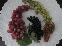 ARTIFICIAL LIFE-LIKE BUNCHES OF GRAPES