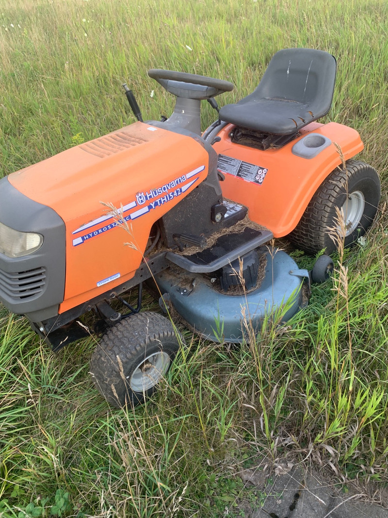 Husqvarna YTH 1542 Lawn Tractor Lawnmowers & Leaf Blowers Ottawa