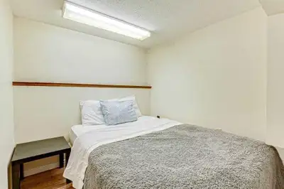 Single Room for rent, house includes, large common living room, common washroom , Parking, Seperate...