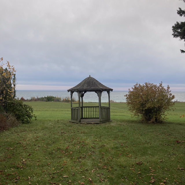 Beautiful Charming Hexagonal Gazebo looking for a new home! in Other in Oshawa / Durham Region - Image 3