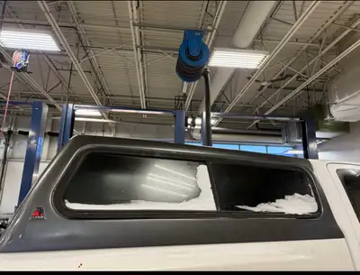 Off a 2004 nissan titan king cab 6ft bed in mint condition. Don’t ask me if fits on different vehicl...