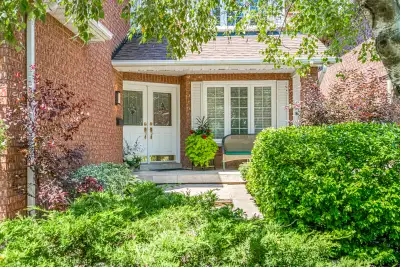 Spacious, fully furnished 3-bedroom private apartment in a quiet, well-maintained residence in Erin...