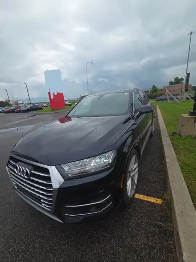 Audi Q7 très propre et bien entretenu. Roule comme neuf, jamais accidenté, 2e propriétaire. Tout fon...