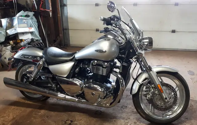 2010 Triumph Thunderbird in Street, Cruisers & Choppers in Charlottetown - Image 3