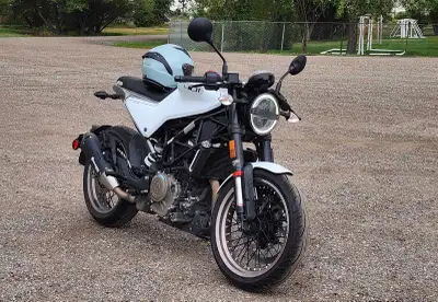 I have a 2022 Vitpilen 401 for sale. This is a great little bike for ripping around town. It's been...