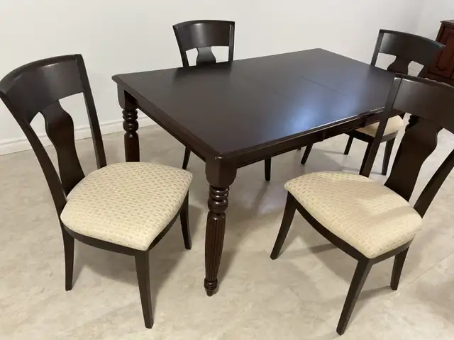 Dining Table with 4 Chairs in Dining Tables & Sets in Laval / North Shore - Image 3