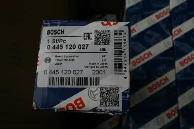 Brand new Bosch Injectors 0 445 120 027 Set of 8 injectors for Duramax 6.6 LLY -2004.5 2005 GMC sier...
