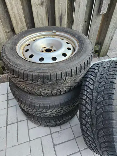 Nokian Hakkapeliitta R2 SUV Winter Tires w/ Steel Rims Great set of Canadian winter tires with life...