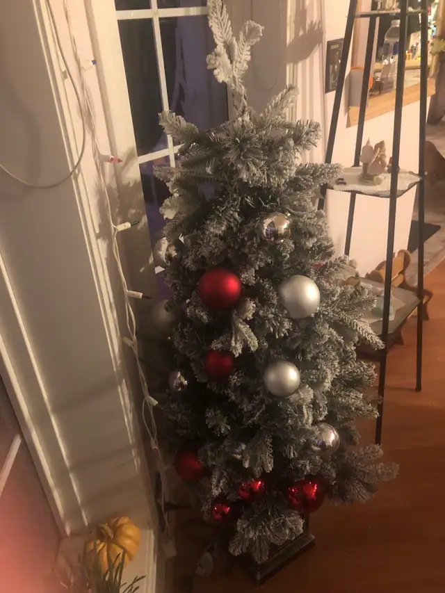 Christmas Tree - Artificial 4’ Pre-Lit579665155757199361