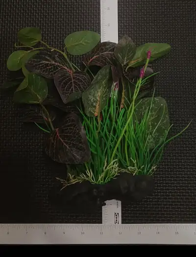 New Aquarium Plastic Plant Ornament Was cleaned and prepared after storage. Good for 20 - 30 gallon...