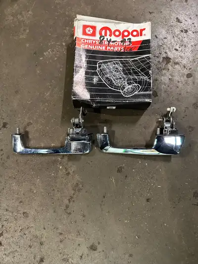 You are looking at a set of doorhandles for a 1984 to 1993 dodge ram van/pick up Truck, metal materi...