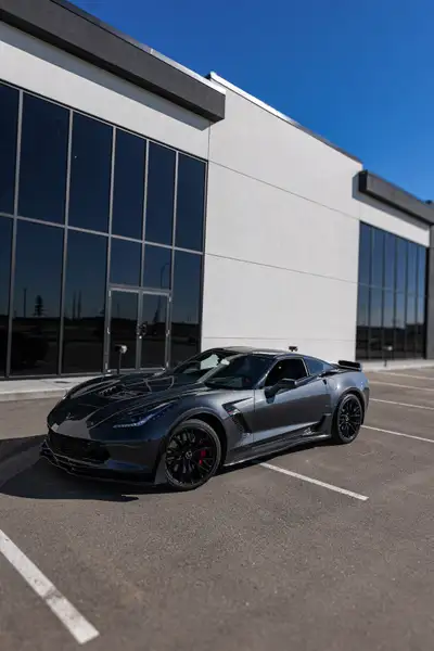 Cheapest Z06 in Canada, always garage kept. 650 HP/650 torque LT4 superchargered 6.2 engine. 8 speed...