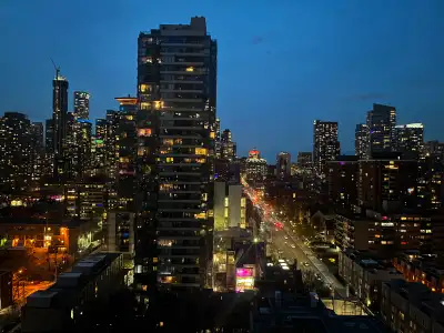 Cheap & convenient summer sublet in Downtown Toronto, View more