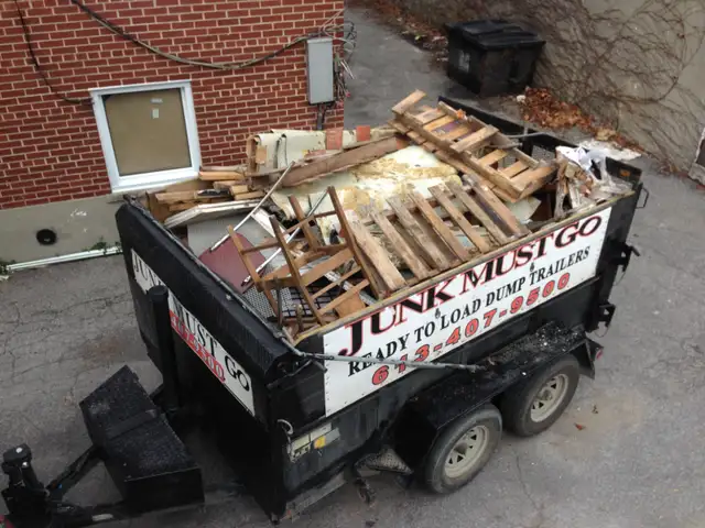 JUNK REMOVAL613 407-9500*NOW*+EASY/LOAD TRAILERS TEXT PH ROLAND62864357414146122