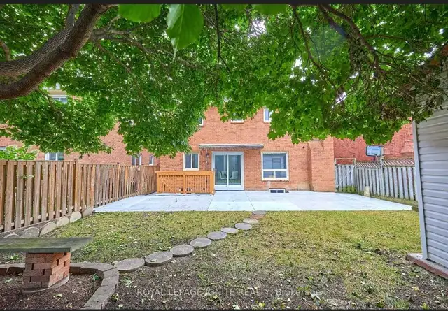 Brampton Room Rental in Room Rentals & Roommates in Mississauga / Peel Region - Image 3