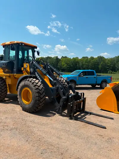 John Deere 524L Nice clean low hour machine with only 2556 hours Bran new set of forks Bran new tire...
