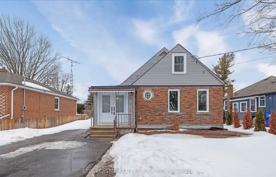 BEAUTIFULLY RENOVATED HOME FOR RENT – ACTON, ON 2