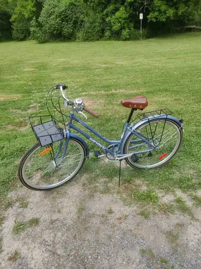 Everyday Trinity woman's bike (like new), View more