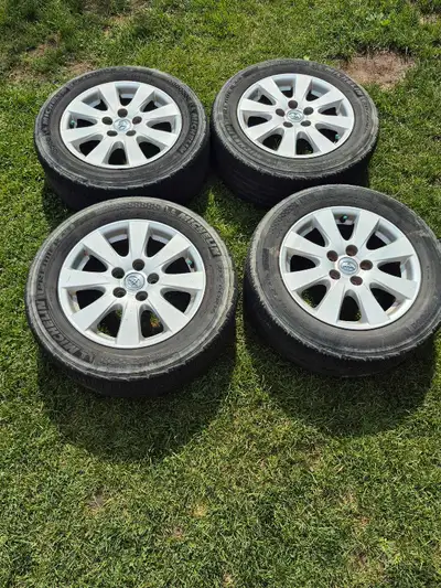 Size:16"×6.5"j Bolt pattern:5x114.3mm Off set:45 Centre bore:60.1mm Tire size:215 60 16 Tires needs...