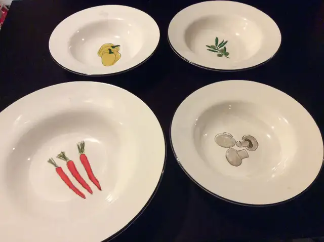 Plates and Bowl in Other in Winnipeg - Image 2
