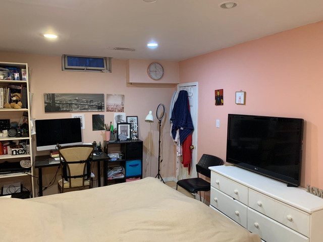 Large Room for rent  in Room Rentals & Roommates in City of Toronto - Image 3