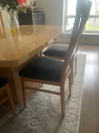 Dining table and 5 chairs 