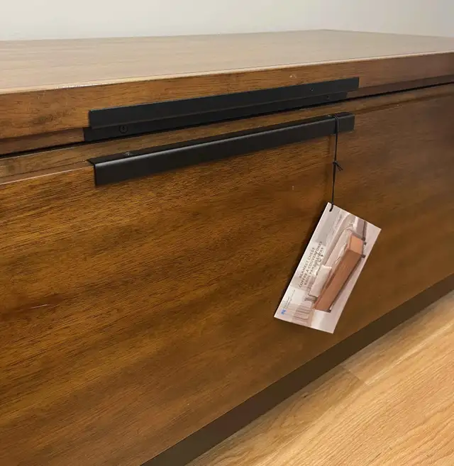 Napa River Furnishings Dawson Aromatic Cedar Lined Blanket Chest in Dressers & Wardrobes in Oshawa / Durham Region - Image 3