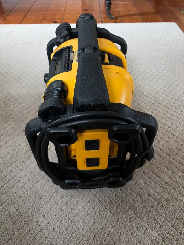 Dewalt Cordless/Corded radio in General Electronics in Kitchener / Waterloo - Image 4