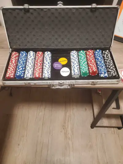 Professional poker chip set ! (Note missing a few chips but still totally usable) in great condition...