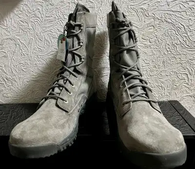 BATES! Hot weather boots - New! ZERO MASS 8” Colour: Sage USA 12 Medium. Box included.