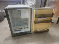 Two Way RV Fridge Dometic Propane and 110v RM36D