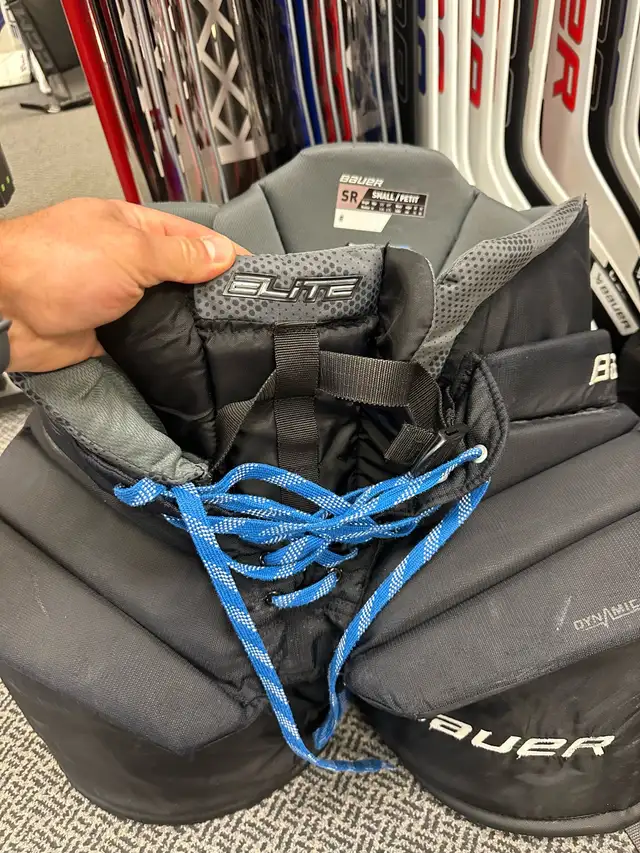 Bauer Elite Sr Small Goalie Pants - Black in Hockey in Markham / York Region - Image 3