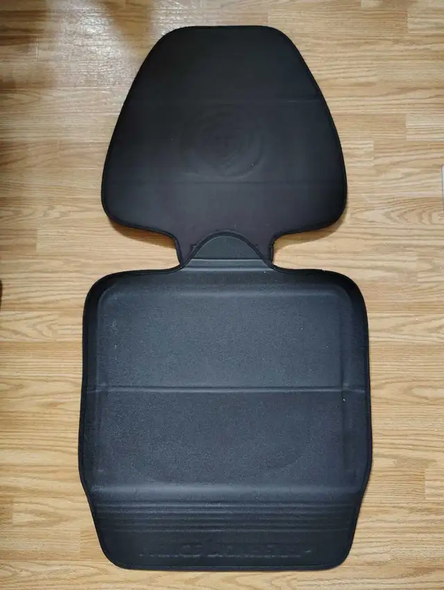Seat Protector for Car Seat - Prince Lionheart in Strollers, Carriers & Car Seats in Edmonton - Image 4
