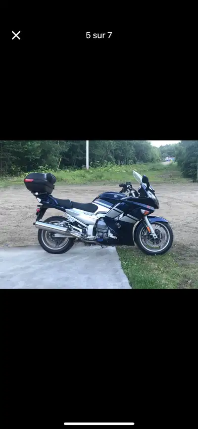 Yamaha fjr 1300 , parfaite condition, 2 pneus neufs, frein neuf, seal fourche neuf, avec valise et s...