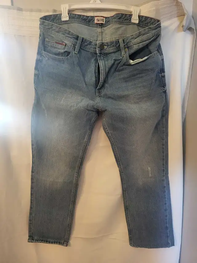 Tommy Hilfiger Jeans mens 38/30 in Men's in Oshawa / Durham Region - Image 2